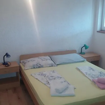 Busljeta Apartman *