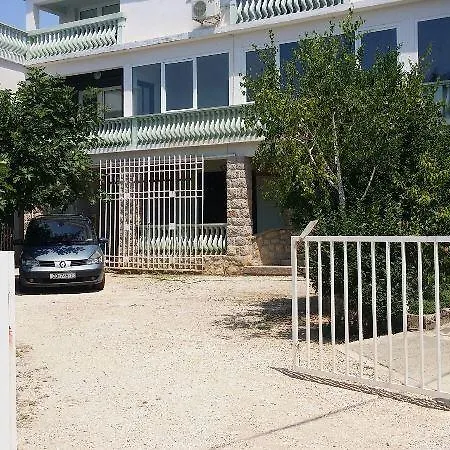 Busljeta Apartman *